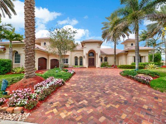 Plantation Florida Mansion. Hawks Landing Gated Community