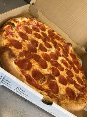 Perfectly cooked pepperoni pizza