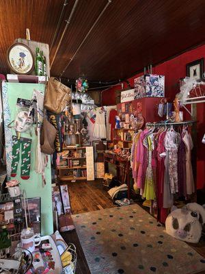 17 E Beverley Antiques