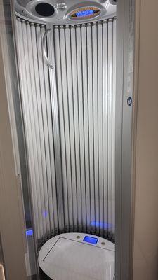 Inside the beauty shaper. The floor has three foot placements to use when you choose a setting or it doesn't have to shake at all.