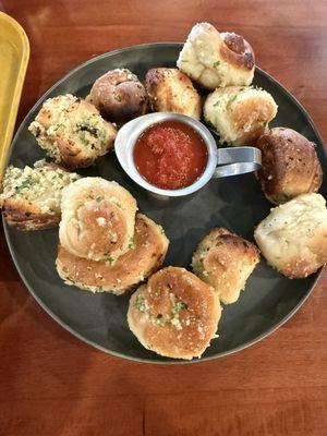 12 Garlic Knot