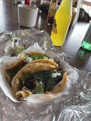 1 pastor and 1 lengua taco