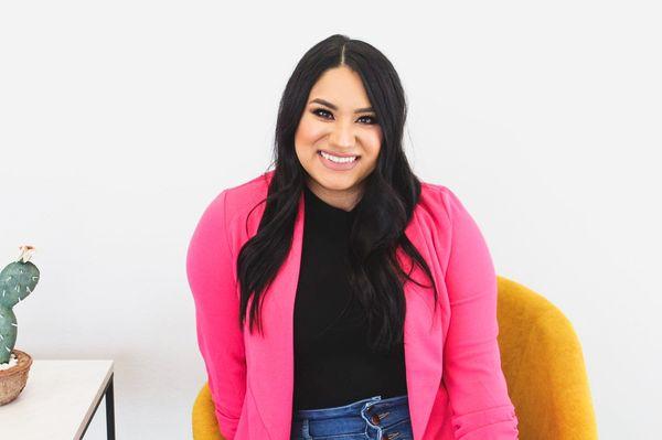 Real estate agent, Sami Wallace