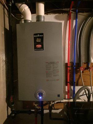 掛墙式暖气与热水设备