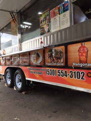 Hot dogs y elotes el primo