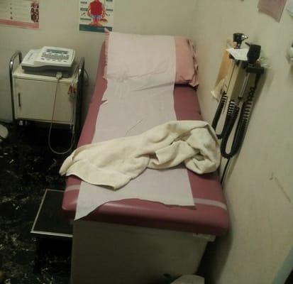 They use bath towels as cover up for patients. This room was clearly not cleaned up when we entered into the room.
