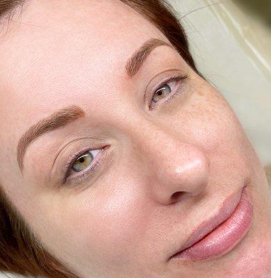 Both microblading for hairlike strokes and shading for the full powdered in look to make the perfect combo brow