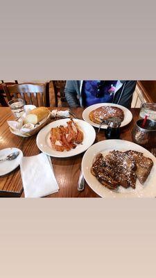 French Toast (AHHHHH*MAZING AS WELL!) & Chocolate Chip Pancakes