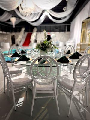 This venue is complete! Very recommended for Quinceañeras and Weddings.