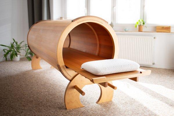 Lay inside this Sonora Sound Tube to experience a hands-off gentle massage thanks to the tube's vibrations.