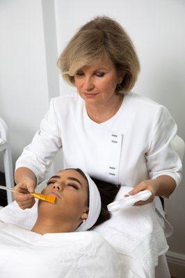 Anna's Upscale Medical Grade Facial