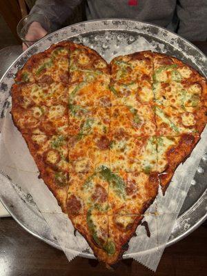Pepperoni, green pepper pizza