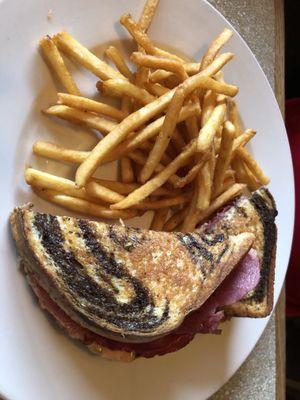 Adventures Restaurant & Pub