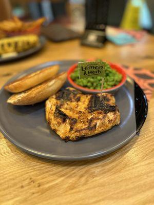 Boneless Chicken Breast with peas and garlic bread