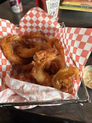 Onion rings and Dea's special sauce.