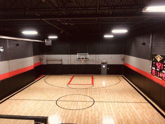 Nice court.  (Has that funky gym-locker-room smell, though.)