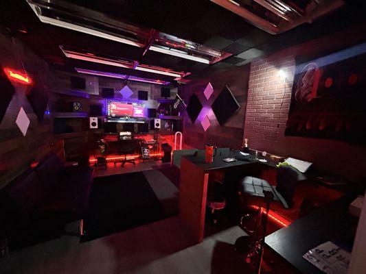 Too 100 Music Studio