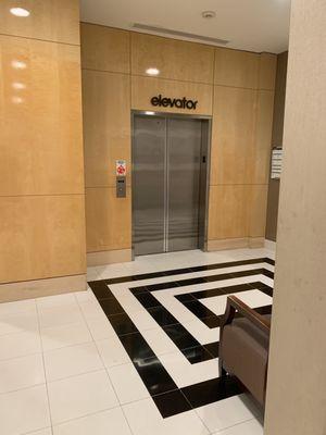 Bloomingdales elevator hallway third floor orlando fl 12:43 pm October 31 2023