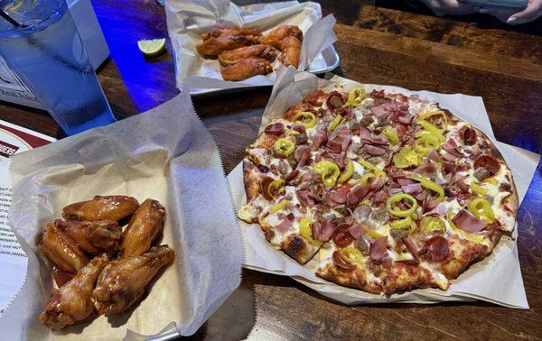 Meat Lovers pizza add banana peppers! Buffalo wings & Blood Orange BBQ wings! Crispy crust pizza. Mast Landing: Gunners Daughter!