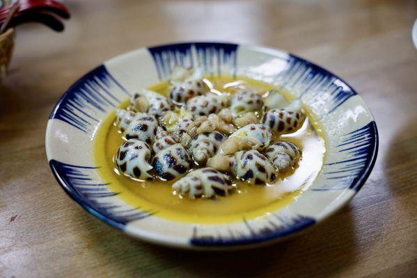 Babylon snails with butter garlic (ốc hương bơ tỏi)