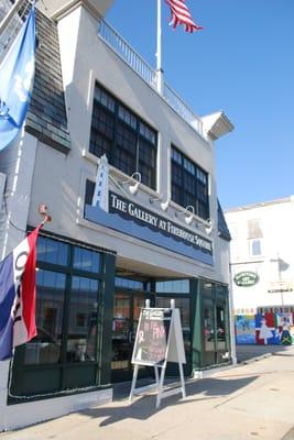 Thames River Gallery