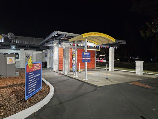 Closed at 6:30 pm on 12/12/2023, in express contradiction to advertised hours.