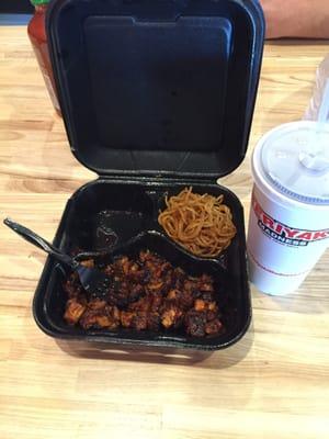 Spicy chicken plate with yakisoba noodles.