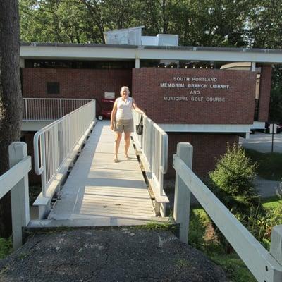 Scruffy people like bridges