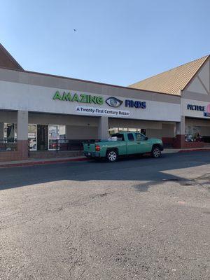 Memory's in Music is inside this flea market swap