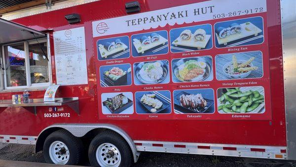 Milwaukie Station Food Cart Pod