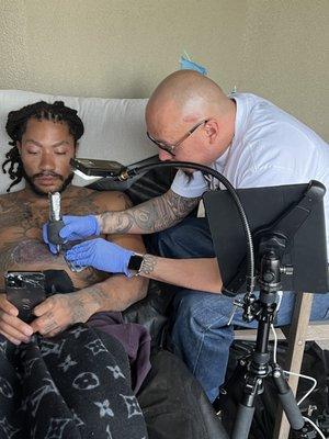 Derrick Rose getting ink