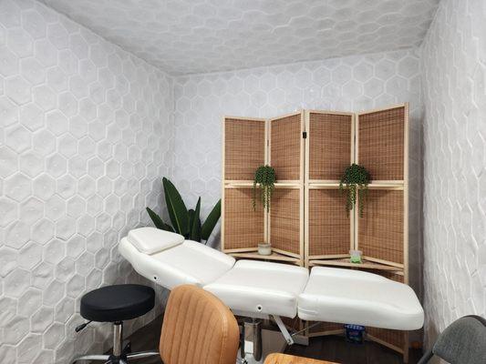 The examination room with the quirky hexagon tiles. This reminded me of the Korean spa in Irvine. Is this Korean style design?