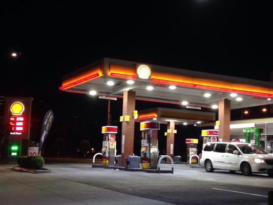 Beware, the attendant will tell you his remote is broken so you have to pay for air & water. It's supposed to be free in state of CA.