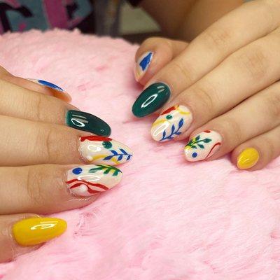 Short Almond Abstract Nail Art Full Set