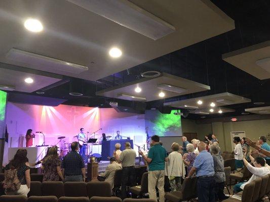 10:00 Sunday morning service!