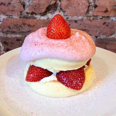 Strawberry soufflé pancakes