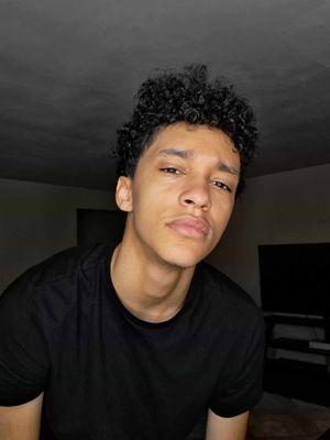 Jakob, 6'4" / 02-26-2006
Boxer in Training & Chef tiktok: fadinadorborah