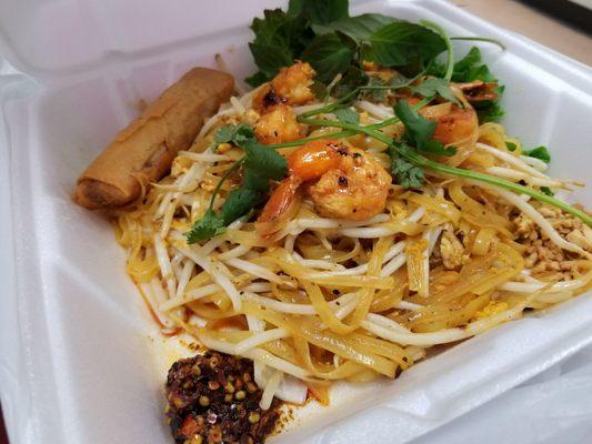 Shrimp Pad Thai (complimentary egg roll from owner)