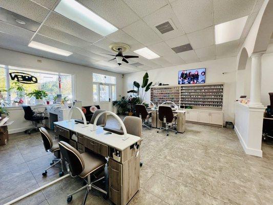 L&J NAILS SALON HAS BEEN NEWLY REMODELED!
