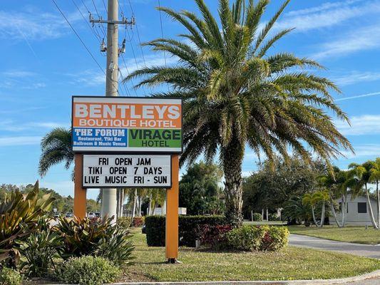 Bentley/Virage Entrance off of 41