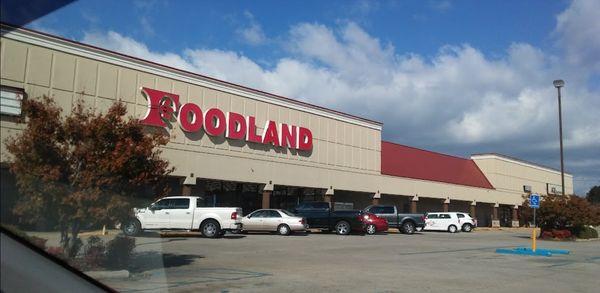 Ford City Foodland storefront, a grocery store in Ford City Alabama
