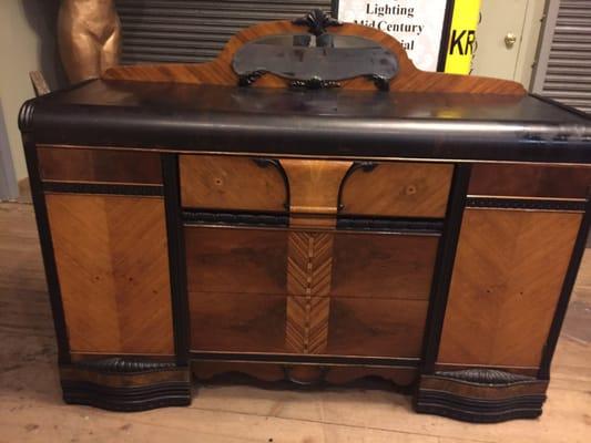 Love this vintage buffet!