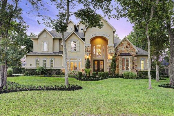 Christo's Courtesy Lawn and Landscape Services