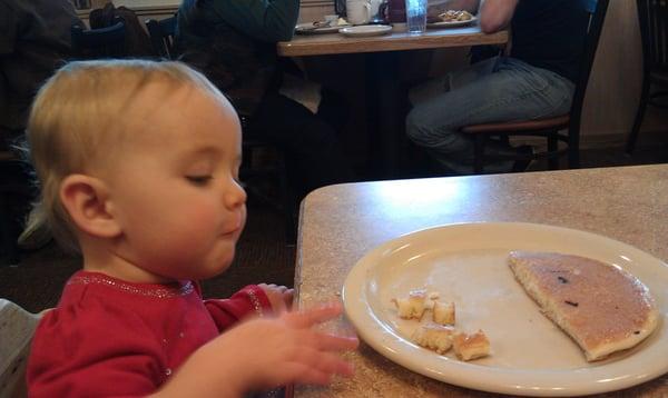 Kid approved pancakes! Nice breakfast place to take the whole family. Provides friendly service and great food.