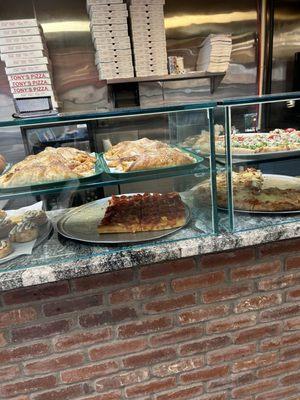 Tony's Pizza & Restaurant