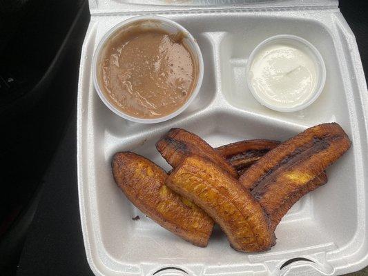 The pupusas here are good, the platanos are alright, had better