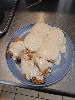 Chicken biscuits and gravy