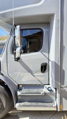 25% ceramic vortexIR Solar Gard film with a lifetime warranty done with Showcar Custom Tinting mobile service!!