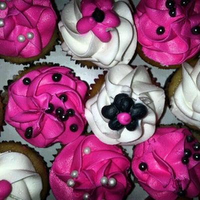 Cupcakes! Super CUTE and Delicious.