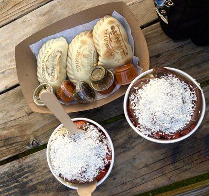 2 açaí bowls and 3 empanadas